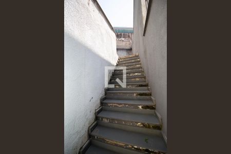 Casa à venda com 200m², 4 quartos e 2 vagasEscada