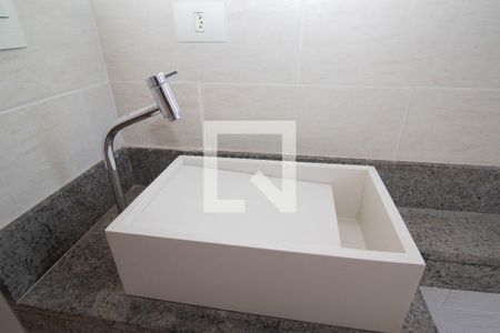 Casa à venda com 200m², 4 quartos e 2 vagasBanheiro da Suíte 2 