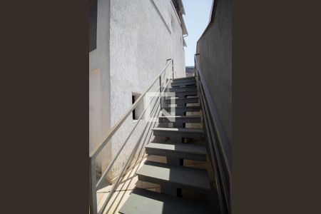 Casa à venda com 200m², 4 quartos e 2 vagasEscada