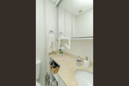 Banheiro da Suíte de apartamento à venda com 3 quartos, 80m² em Jardim Sabará, Porto Alegre