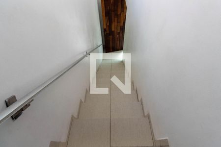 Casa para alugar com 257m², 3 quartos e 5 vagasEscada