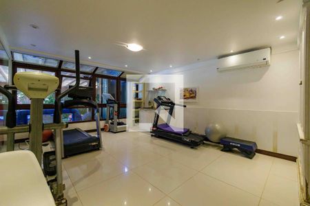 Casa de condomínio para alugar com 902m², 5 quartos e 6 vagas Casa de condomínio para alugar com 902m², 5 quartos e 6 vagasAcademia