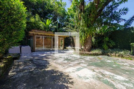 Casa de condomínio para alugar com 902m², 5 quartos e 6 vagas Casa de condomínio para alugar com 902m², 5 quartos e 6 vagasQuintal