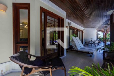 Casa de condomínio para alugar com 902m², 5 quartos e 6 vagas Casa de condomínio para alugar com 902m², 5 quartos e 6 vagasQuintal