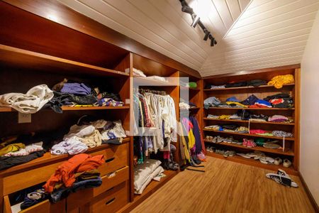 Casa de condomínio para alugar com 902m², 5 quartos e 6 vagas Casa de condomínio para alugar com 902m², 5 quartos e 6 vagasCloset Suíte 3