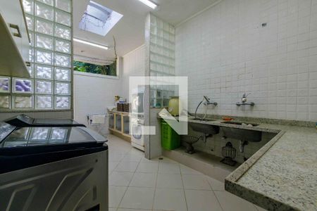 Casa de condomínio para alugar com 902m², 5 quartos e 6 vagas Casa de condomínio para alugar com 902m², 5 quartos e 6 vagasÁrea de Serviço