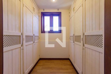 Casa de condomínio para alugar com 902m², 5 quartos e 6 vagas Casa de condomínio para alugar com 902m², 5 quartos e 6 vagasArmário Escritório