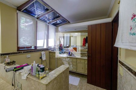 Casa de condomínio para alugar com 902m², 5 quartos e 6 vagas Casa de condomínio para alugar com 902m², 5 quartos e 6 vagasBanheiro Suíte 1