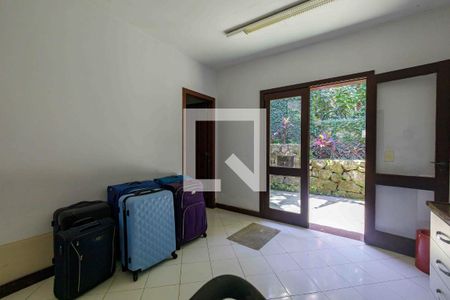 Casa de condomínio para alugar com 902m², 5 quartos e 6 vagas Casa de condomínio para alugar com 902m², 5 quartos e 6 vagasCozinha de Serviço