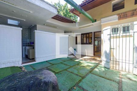 Casa de condomínio para alugar com 902m², 5 quartos e 6 vagas Casa de condomínio para alugar com 902m², 5 quartos e 6 vagasÁrea de Serviço