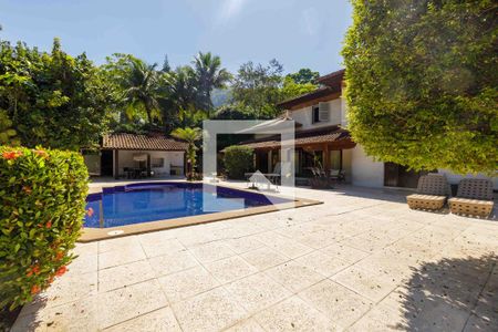 Casa de condomínio para alugar com 902m², 5 quartos e 6 vagas Casa de condomínio para alugar com 902m², 5 quartos e 6 vagasQuintal