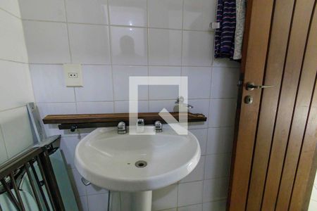 Casa de condomínio para alugar com 902m², 5 quartos e 6 vagas Casa de condomínio para alugar com 902m², 5 quartos e 6 vagasBanheiro de Serviço