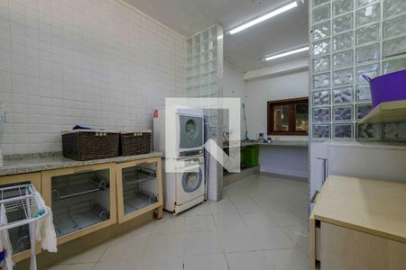 Casa de condomínio para alugar com 902m², 5 quartos e 6 vagas Casa de condomínio para alugar com 902m², 5 quartos e 6 vagasÁrea de Serviço