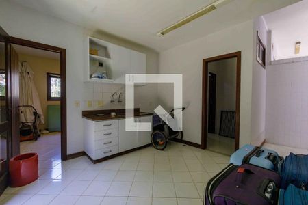 Casa de condomínio para alugar com 902m², 5 quartos e 6 vagas Casa de condomínio para alugar com 902m², 5 quartos e 6 vagasCozinha de Serviço