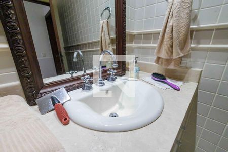 Casa de condomínio para alugar com 902m², 5 quartos e 6 vagas Casa de condomínio para alugar com 902m², 5 quartos e 6 vagasBanheiro Escritório