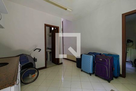 Casa de condomínio para alugar com 902m², 5 quartos e 6 vagas Casa de condomínio para alugar com 902m², 5 quartos e 6 vagasCozinha de Serviço