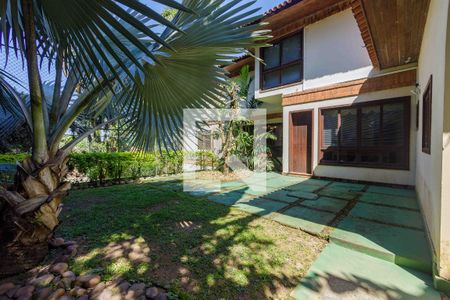 Casa de condomínio para alugar com 902m², 5 quartos e 6 vagas Casa de condomínio para alugar com 902m², 5 quartos e 6 vagasQuintal