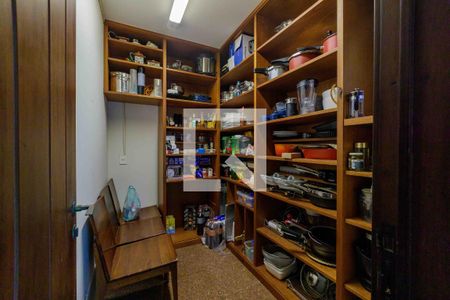 Casa de condomínio para alugar com 902m², 5 quartos e 6 vagas Casa de condomínio para alugar com 902m², 5 quartos e 6 vagasCozinha Despensa