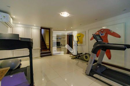 Casa de condomínio para alugar com 902m², 5 quartos e 6 vagas Casa de condomínio para alugar com 902m², 5 quartos e 6 vagasAcademia