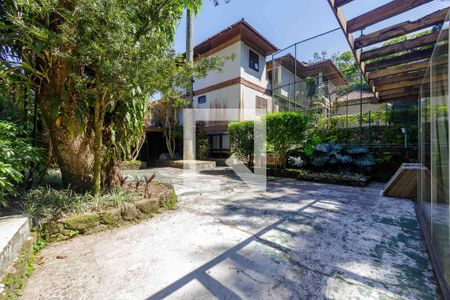 Casa de condomínio para alugar com 902m², 5 quartos e 6 vagas Casa de condomínio para alugar com 902m², 5 quartos e 6 vagasQuintal