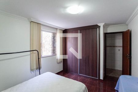 Casa à venda com 290m², 5 quartos e 4 vagas Casa à venda com 290m², 5 quartos e 4 vagasQuarto 3