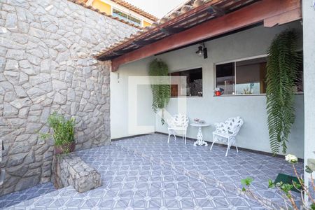 Casa à venda com 290m², 5 quartos e 4 vagas Casa à venda com 290m², 5 quartos e 4 vagasEntrada