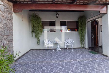 Casa à venda com 290m², 5 quartos e 4 vagas Casa à venda com 290m², 5 quartos e 4 vagasEntrada