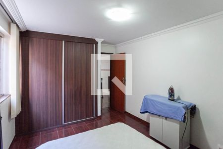 Casa à venda com 290m², 5 quartos e 4 vagas Casa à venda com 290m², 5 quartos e 4 vagasQuarto 3