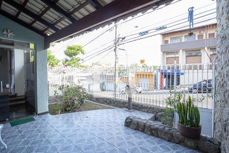 Casa à venda com 290m², 5 quartos e 4 vagas Casa à venda com 290m², 5 quartos e 4 vagasEntrada