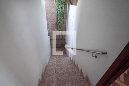 Casa à venda com 290m², 5 quartos e 4 vagas Casa à venda com 290m², 5 quartos e 4 vagasEscada