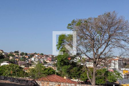 Casa à venda com 290m², 5 quartos e 4 vagas Casa à venda com 290m², 5 quartos e 4 vagasVista do quarto 2