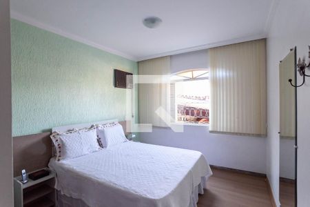 Casa à venda com 290m², 5 quartos e 4 vagas Casa à venda com 290m², 5 quartos e 4 vagasQuarto 2