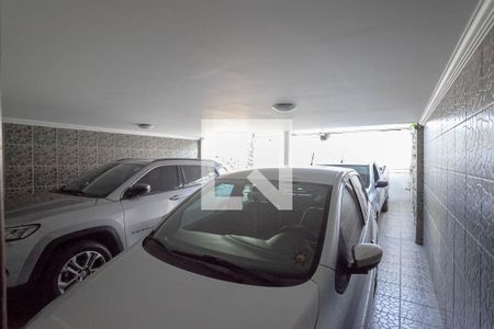 Casa à venda com 290m², 5 quartos e 4 vagas Casa à venda com 290m², 5 quartos e 4 vagasGaragem