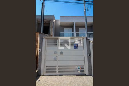 Casa à venda com 106m², 3 quartos e 2 vagasFachada