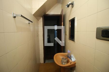 Casa à venda com 100m², 2 quartos e 2 vagasBanheiro da Suíte 2