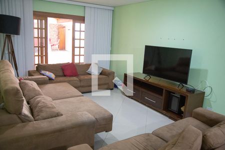 Sala de estar de casa à venda com 4 quartos, 450m² em Vila Augusta, Guarulhos