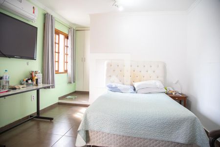 Casa à venda com 450m², 4 quartos e 3 vagas Casa à venda com 450m², 4 quartos e 3 vagasQuarto de Serviço