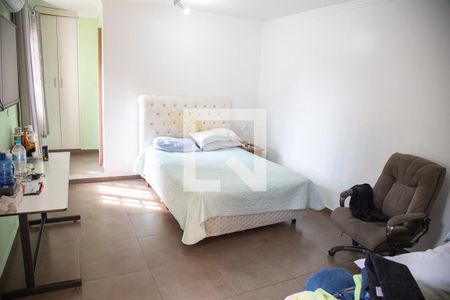 Casa à venda com 450m², 4 quartos e 3 vagas Casa à venda com 450m², 4 quartos e 3 vagasQuarto de Serviço