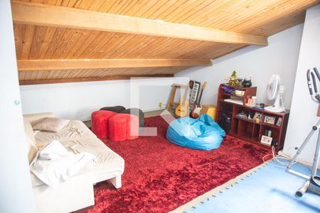 Casa à venda com 450m², 4 quartos e 3 vagas Casa à venda com 450m², 4 quartos e 3 vagasSotão