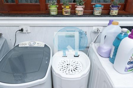 Casa à venda com 220m², 4 quartos e 3 vagas Casa à venda com 220m², 4 quartos e 3 vagasLavanderia