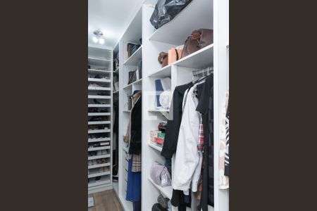 Casa à venda com 220m², 4 quartos e 3 vagas Casa à venda com 220m², 4 quartos e 3 vagasCloset da Suíte 1