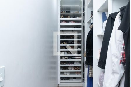 Casa à venda com 220m², 4 quartos e 3 vagas Casa à venda com 220m², 4 quartos e 3 vagasCloset da Suíte 1