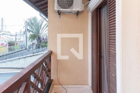 Casa à venda com 220m², 4 quartos e 3 vagas Casa à venda com 220m², 4 quartos e 3 vagasVaranda da Suíte 1