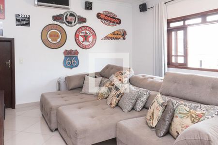 Casa à venda com 220m², 4 quartos e 3 vagas Casa à venda com 220m², 4 quartos e 3 vagasSala de cinema