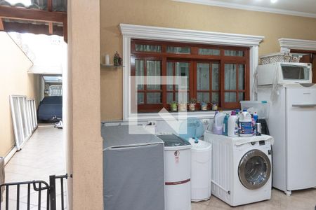 Casa à venda com 220m², 4 quartos e 3 vagas Casa à venda com 220m², 4 quartos e 3 vagasLavanderia