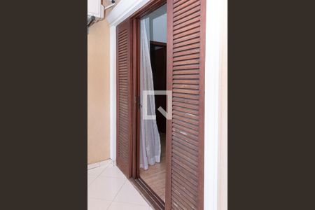 Casa à venda com 220m², 4 quartos e 3 vagas Casa à venda com 220m², 4 quartos e 3 vagasVaranda da Suíte 1