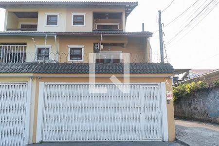 Casa à venda com 220m², 4 quartos e 3 vagas Casa à venda com 220m², 4 quartos e 3 vagasFachada