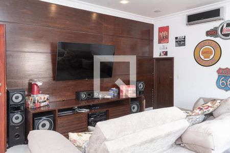 Casa à venda com 220m², 4 quartos e 3 vagas Casa à venda com 220m², 4 quartos e 3 vagasSala de cinema