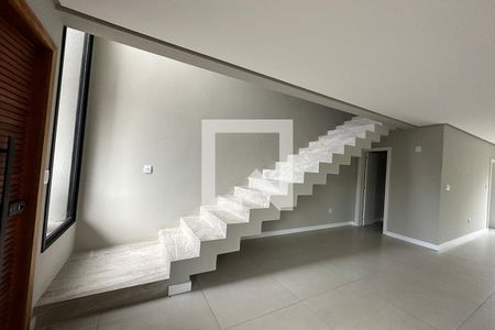 Escada de casa à venda com 3 quartos, 131m² em Pinheiro, São Leopoldo