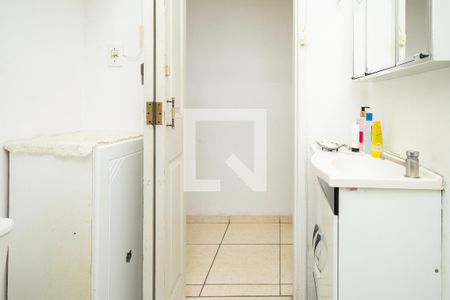 Casa à venda com 150m², 3 quartos e 2 vagas Casa à venda com 150m², 3 quartos e 2 vagasBanheiro Social